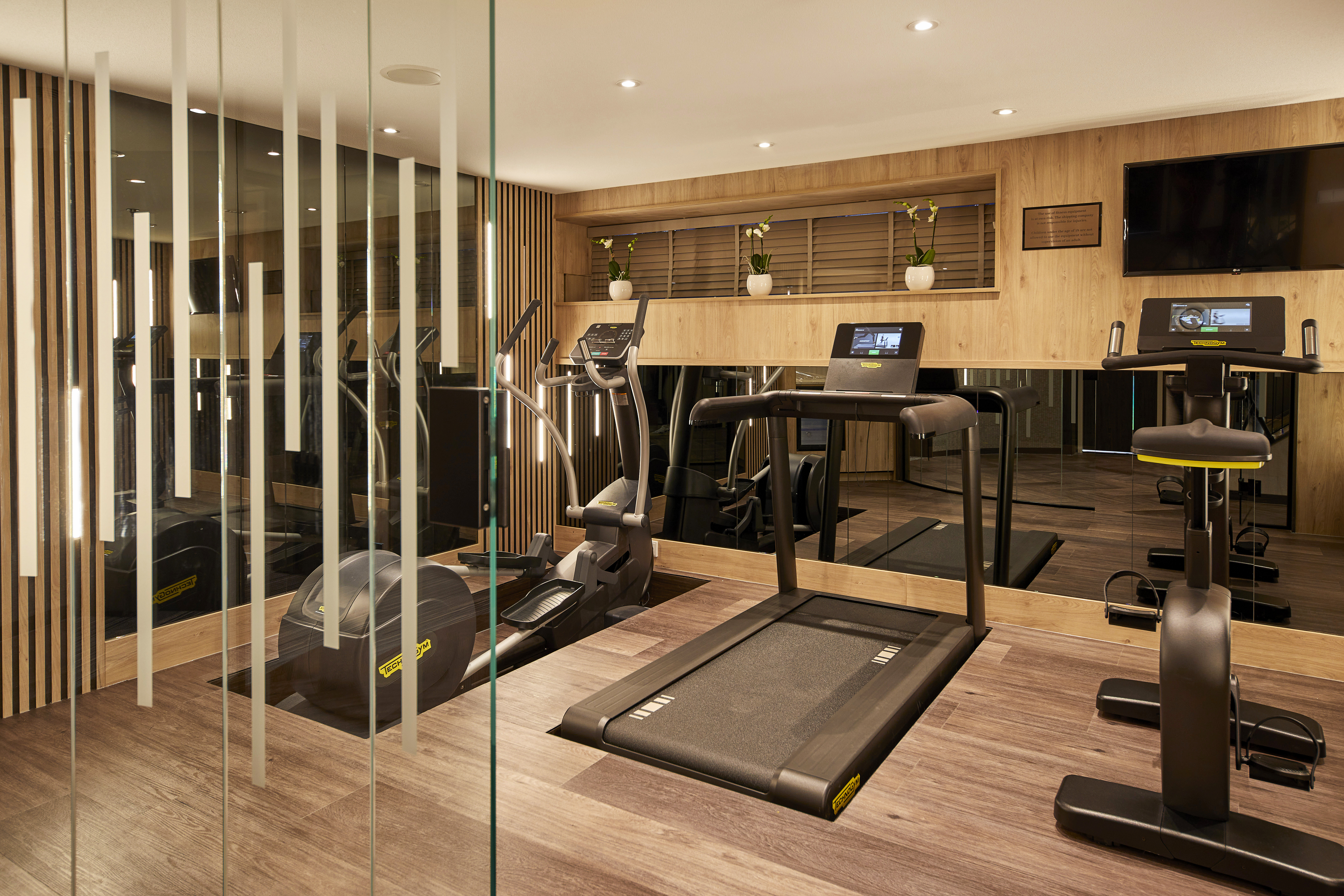 Træn i fitnesslokalet