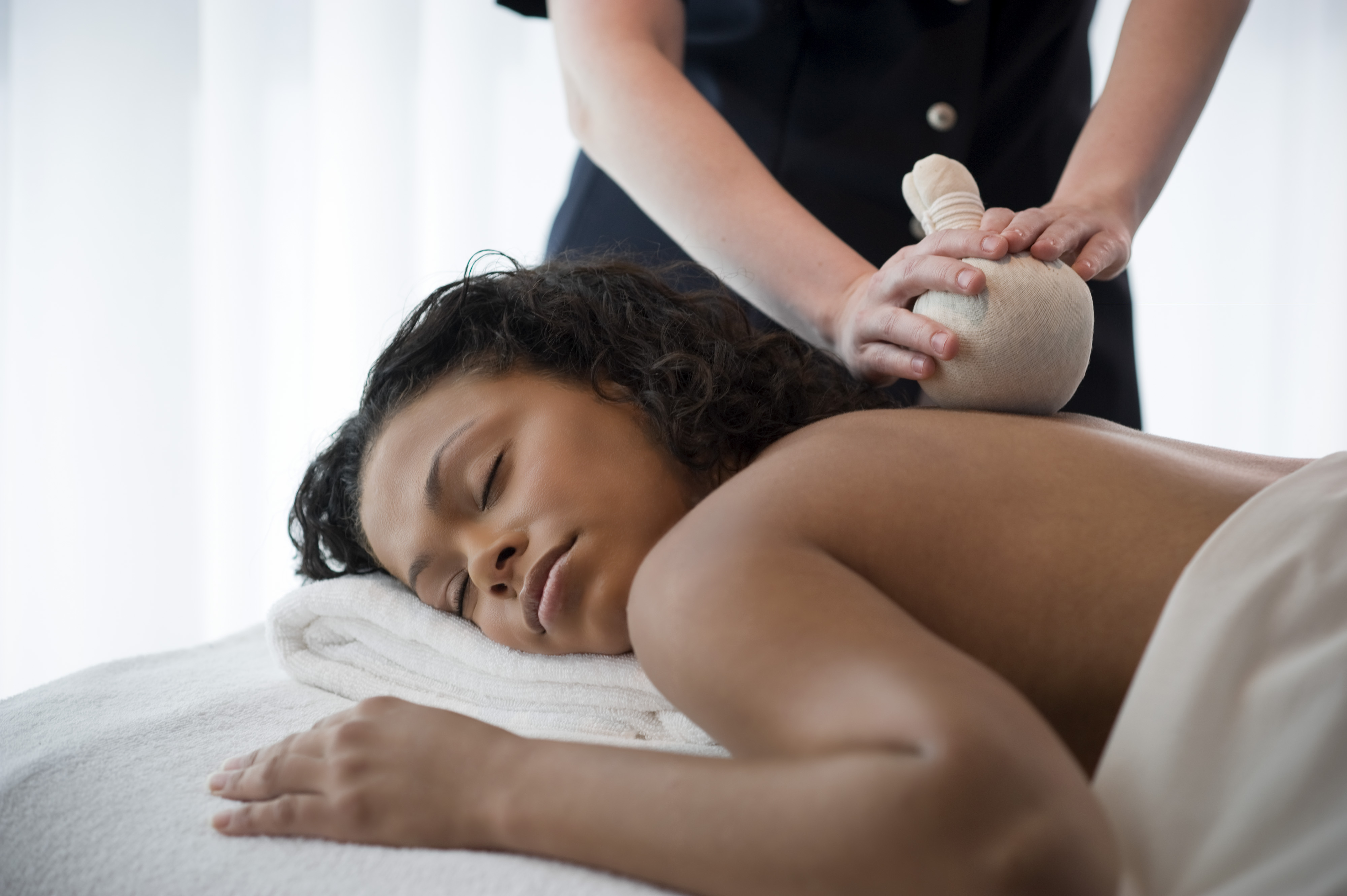 Forkæl dig selv med massage i spaen