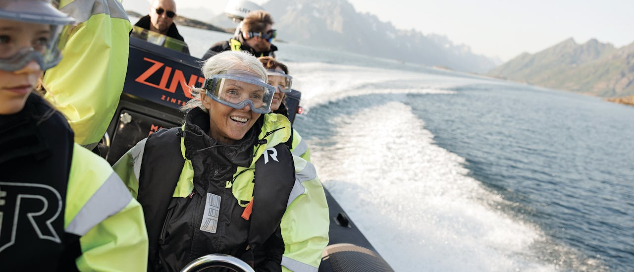 Experience the highlights of the Norwegian coast through the varied excursion program