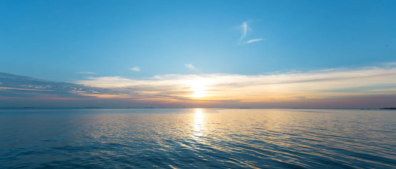 De panoramiske elevatorer tilbyder miles af udsigt over havet og landet