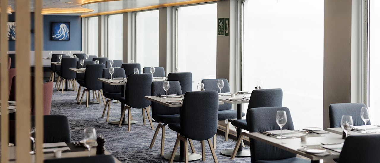 Enjoy breakfast, lunch and dinner in Havrand Restaurant