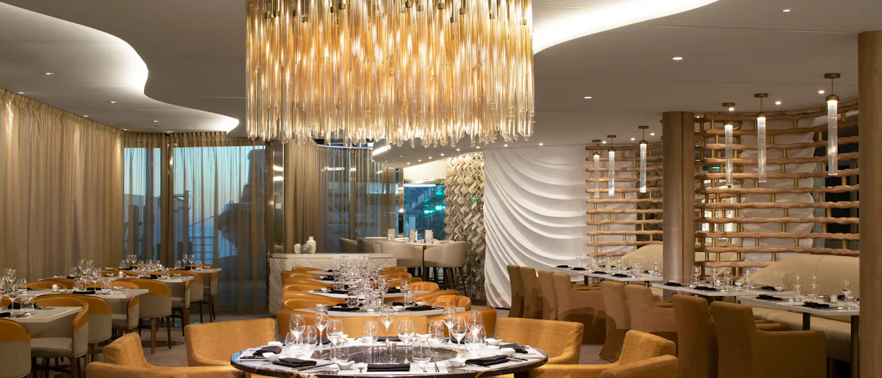 Asian restaurant Raw på dæk 5