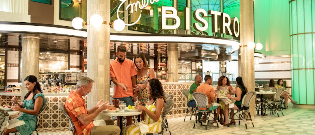 Stegte østers, ande- og pølsegumbo, po-boy sandwich, frisk ceviche og meget mere i Emeril's Bistro.