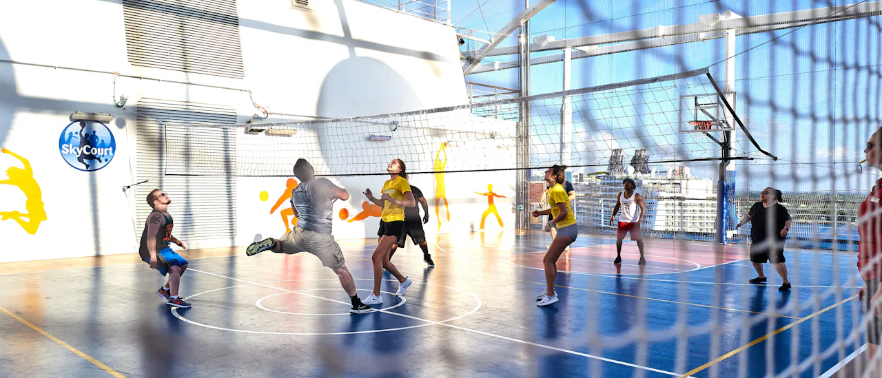Spil volleyball med havudsigt