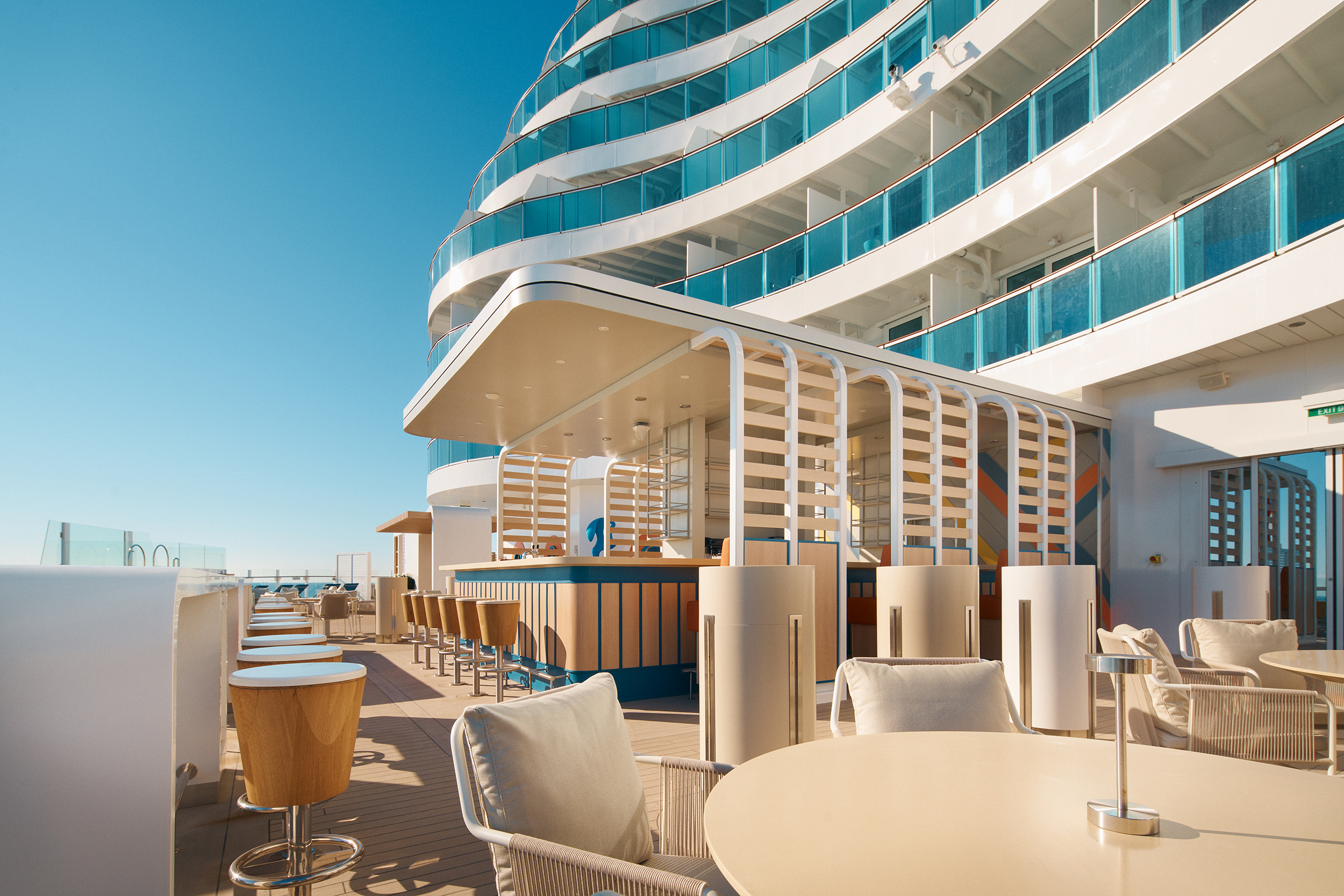Costa Toscana imponerer med store udendørsområder, hvor du kan nyde solen og livet på havet