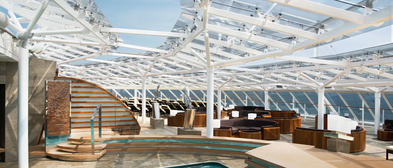 MSC Yacht Club tilbyder en privat oplevelse, der inkluderer en restaurant, lounge, bar, pool og mere