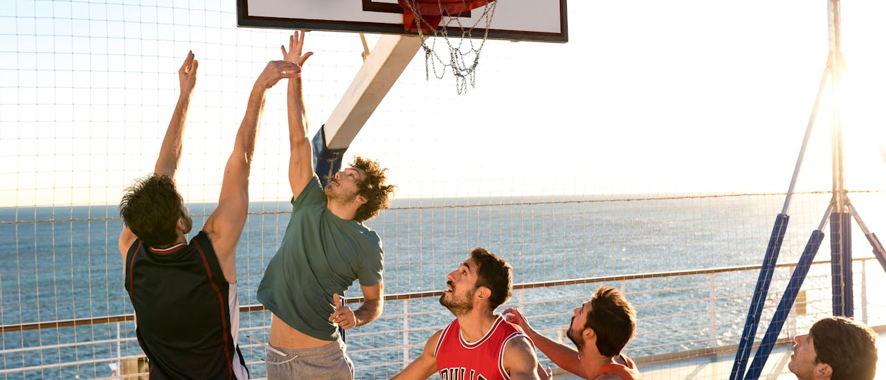 Hæv pulsen på basketballbanen