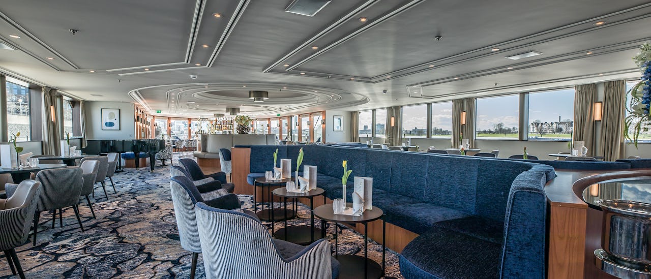 Nyd en drink i Tiara Bar