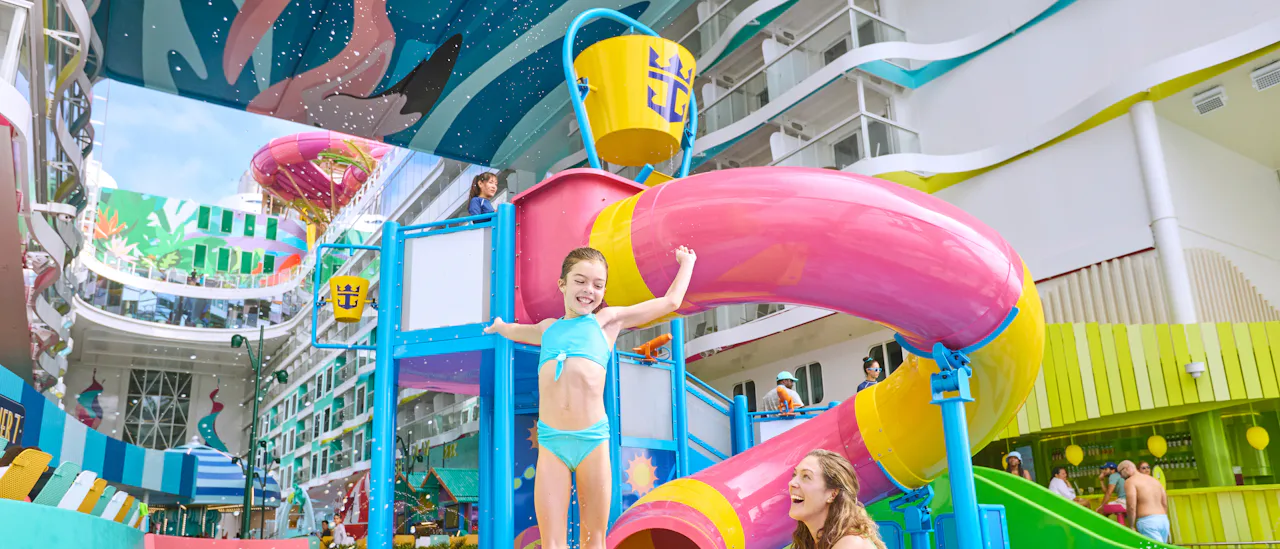 Splashaway Bay og Baby Bay er et sted, hvor børnefamilier kan more sig. Her er karuseller, arkadespill og børneklubber