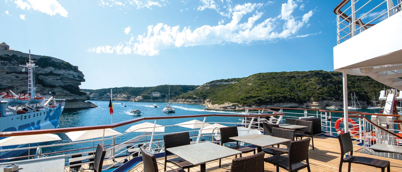 The grill restaurant, as well as a bar are also located near the pool