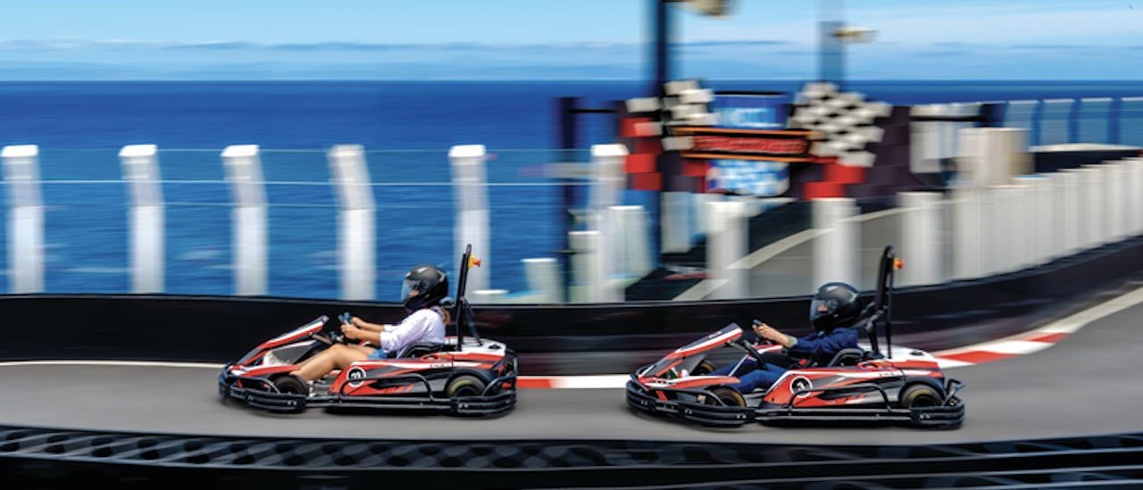 Tag en gocart-tur mellem de mange spændende destinationer