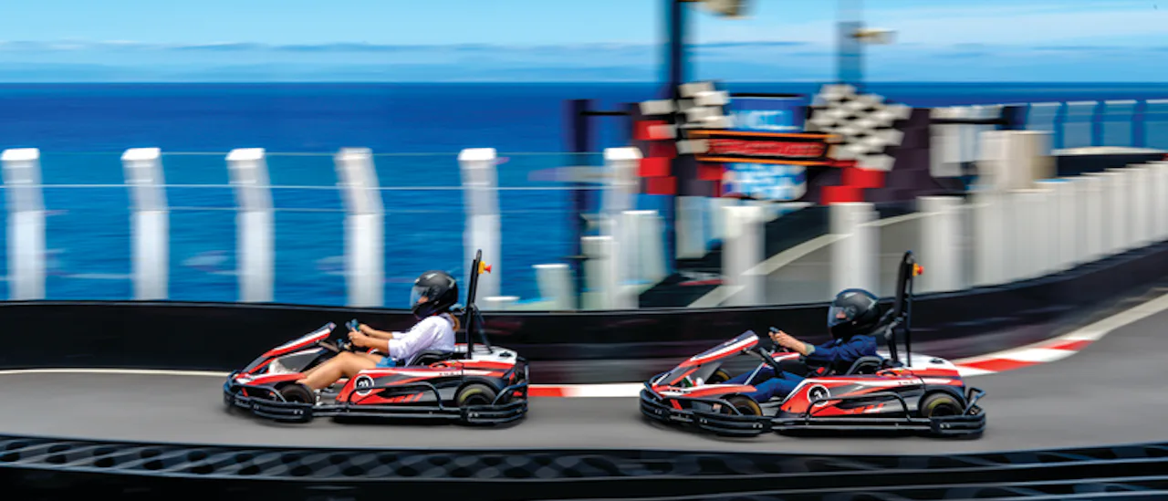 Tag en gocart-tur mellem de mange spændende destinationer