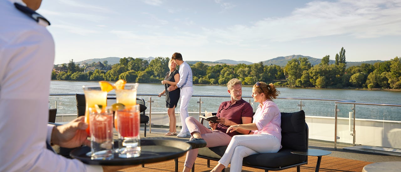 Nyd en cocktail i solen