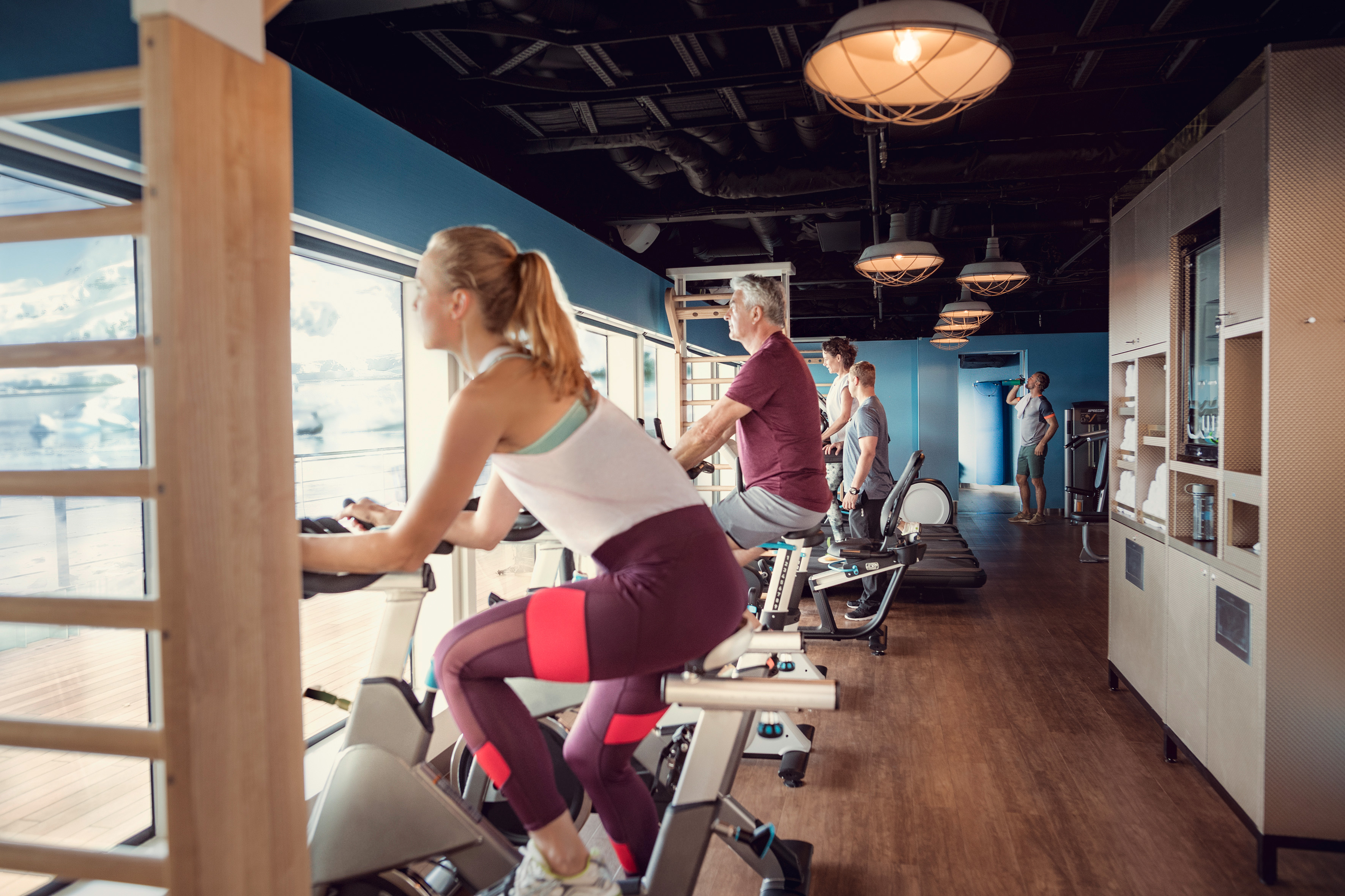 Fitnessrummet og det separate lokale til holdtræning har begge havudsigt og kan benyttes fra morgen til aften