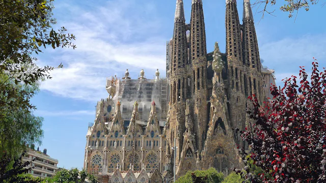 barcelona la sagrada familia go-cruise