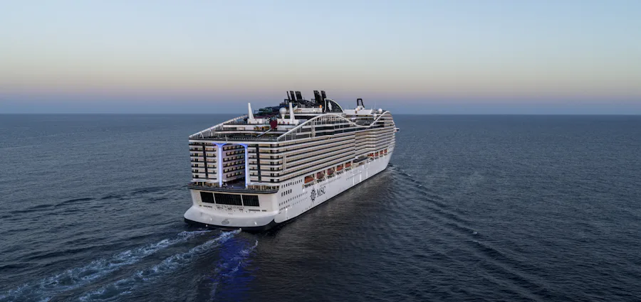 Krydstogter i Middelhavet med fly og bustransfer