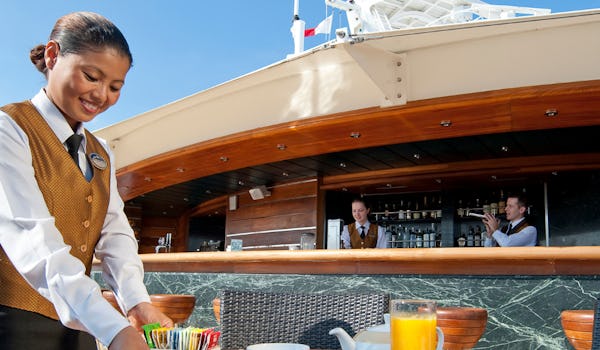 MSC Yacht Club – eksklusivt område med pool, lounge, butler og restaurant