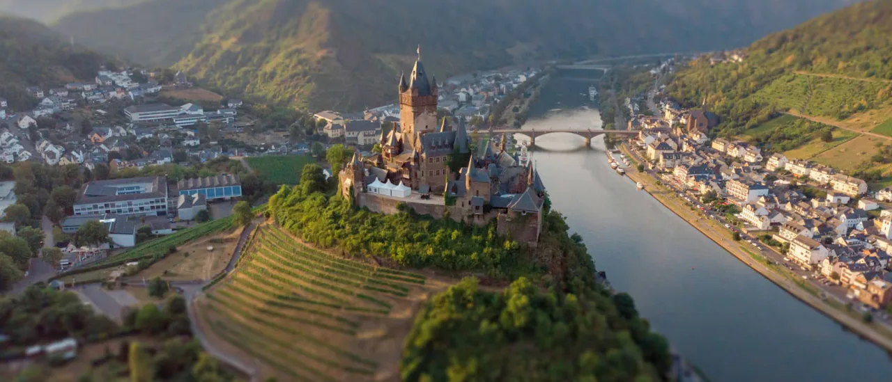 Reichsburg Cochem over Mosel