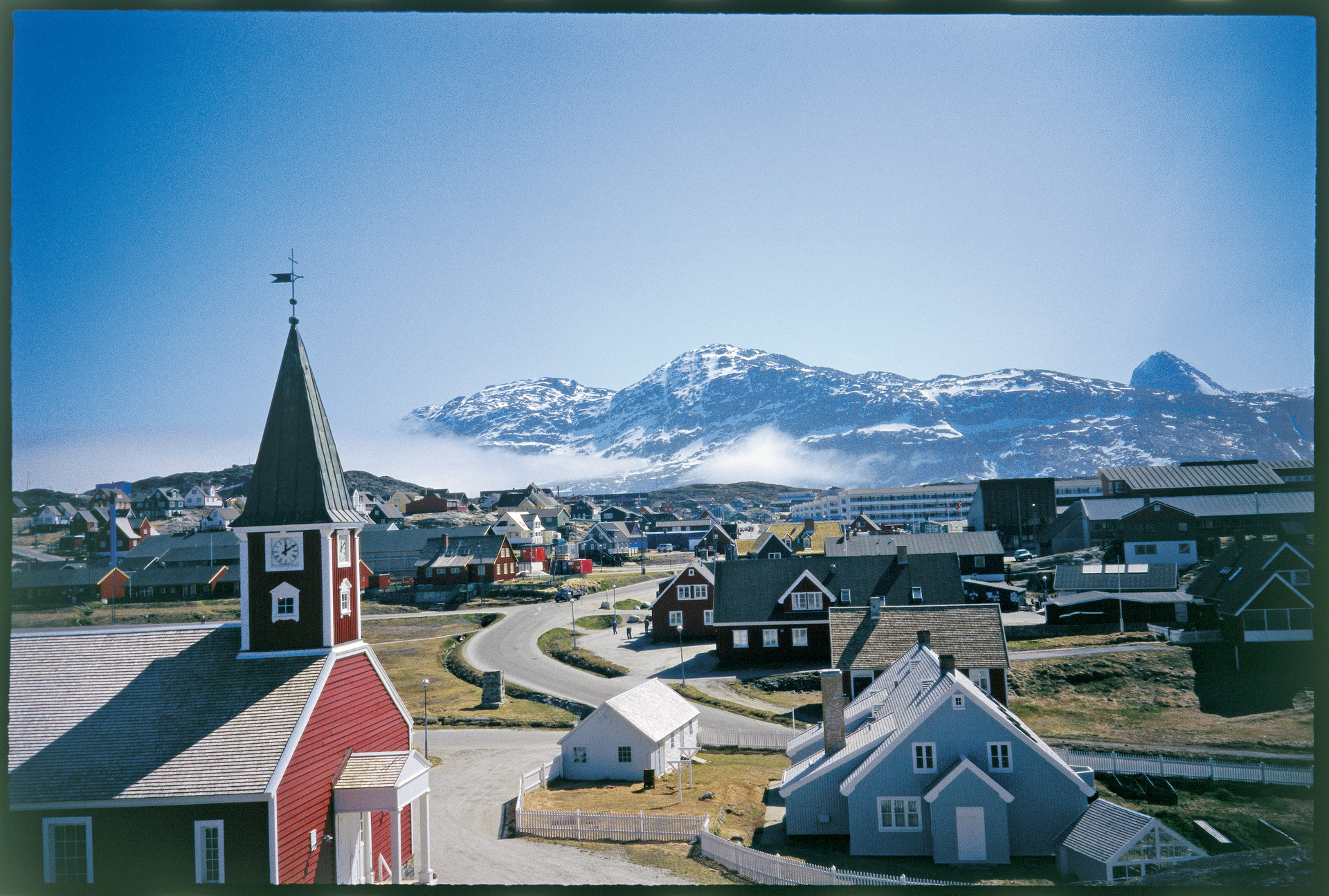 GO-Cruise - Farverige huse i Nuuk, Grønlands hovedstad og start på krydstogt til Diskobugten